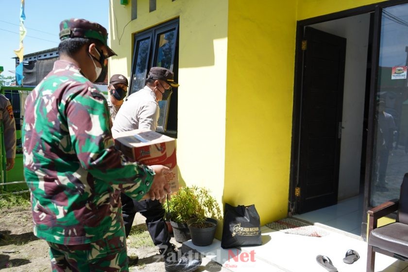 TNI Polri Bersama Pemkab Batang Beri Bansos Untuk Warga Isoman