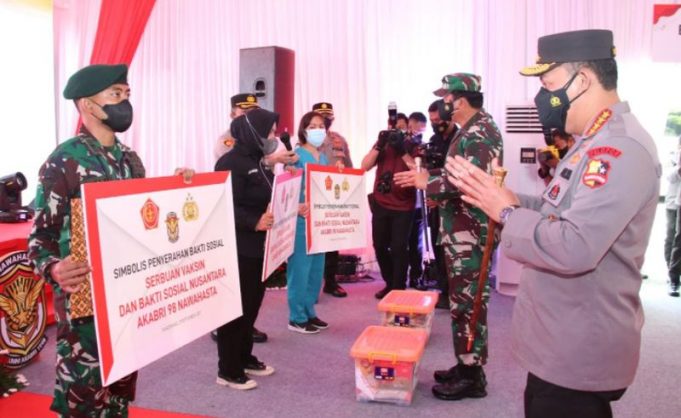 Tinjau Serbuan Vaksinasi Akabri 98, Kapolri: Wujud Sinergitas TNI-Polri